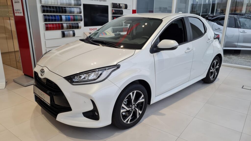 YARIS 1.5 Hybrid Comfort Style Tech e-CVT Készletről azonnal elvihető!