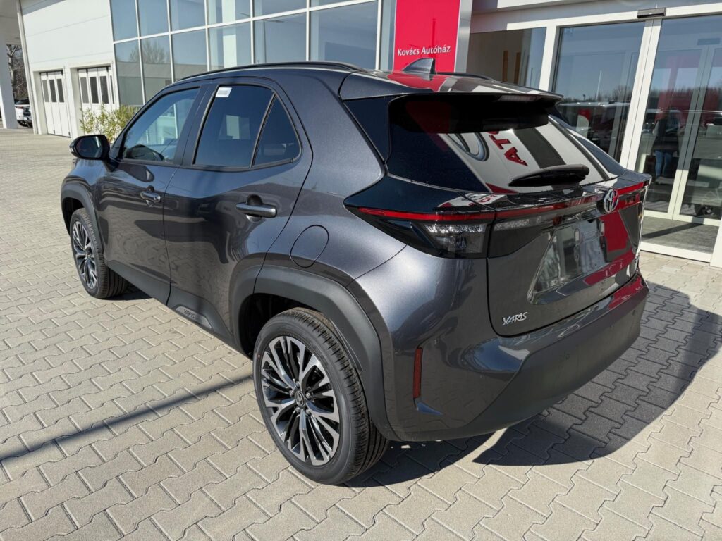 YARIS CROSS 1.5 Hybrid Executive Monotone e-CVT Készletről akciós finanszírozással
