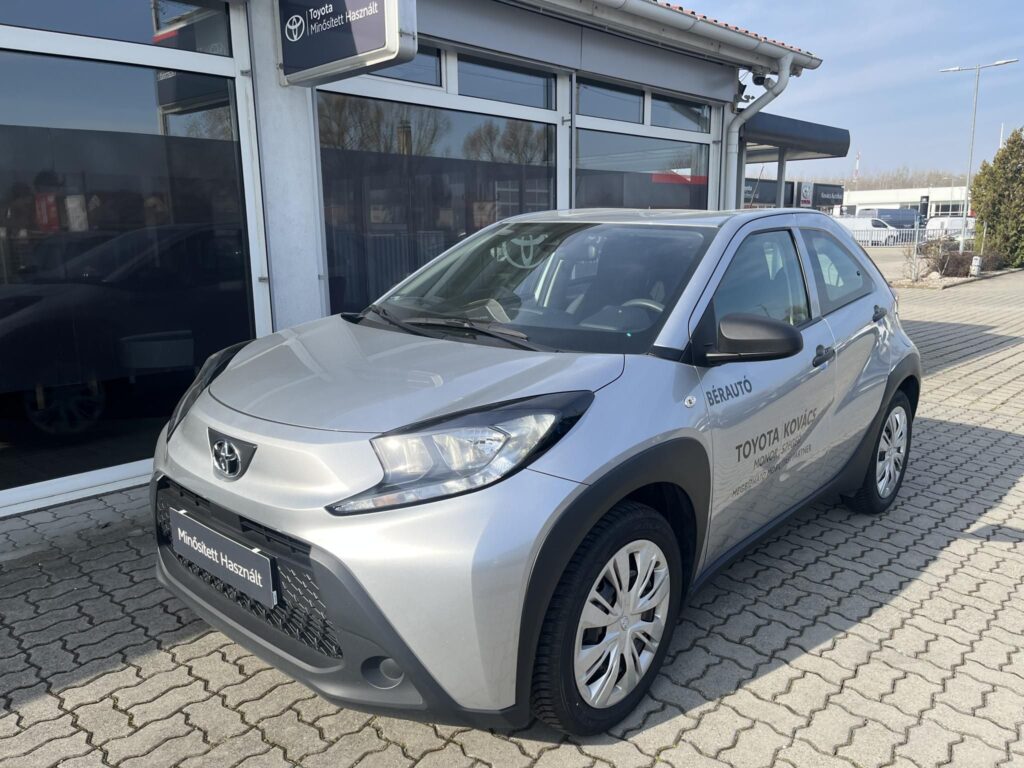 AYGO X 1.0 VVT-i Active + Téli szerelt kerékkel!
