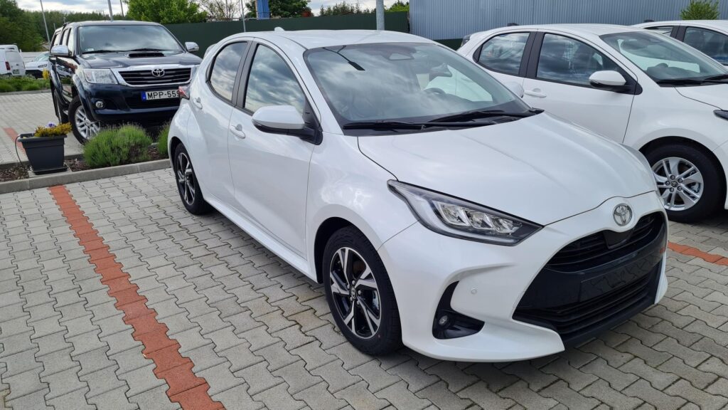 YARIS 1.5 Hybrid Comfort Style Tech e-CVT Készpénzes vásárlás esetén. azonnal vihető készletről