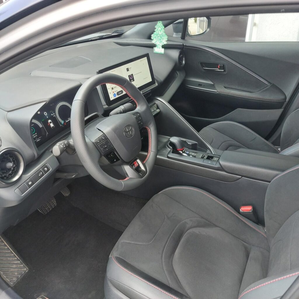 C-HR 2.0 Hybrid GR Sport e-CVT + 4 db téligumival