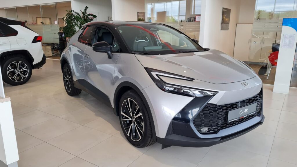 C-HR 2.0 Hybrid Executive Tech e-CVT Azonnal vihető készletről. az ár készpénzes vásárlásra vonatkozik. 6.9%/év fina