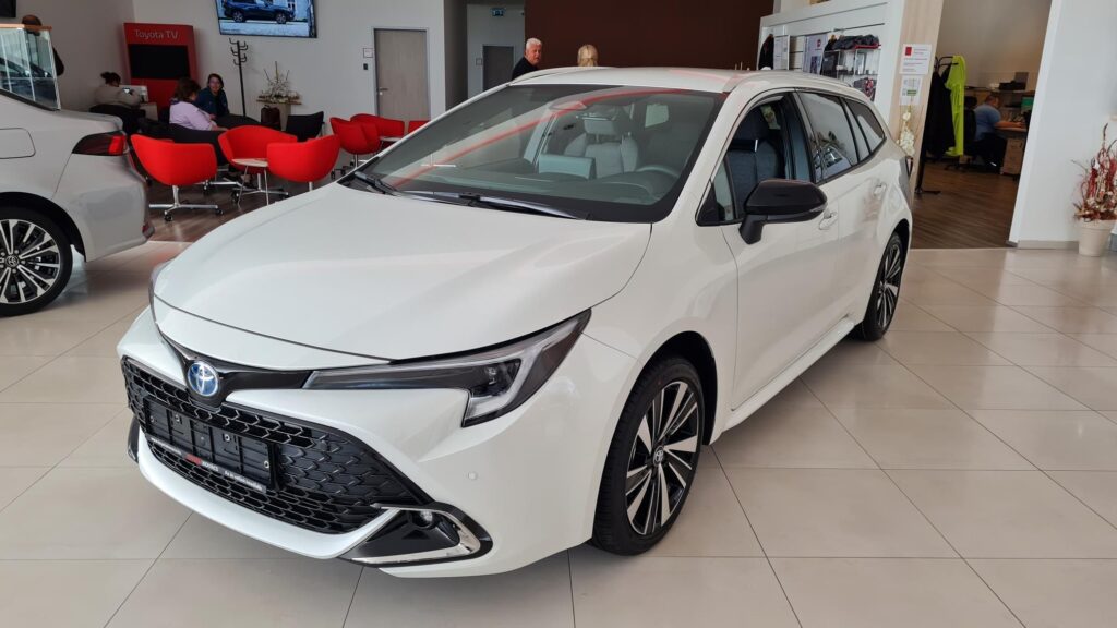 COROLLA Touring Sports 2.0 Hybrid Style e-CVT Az ár készpénzes vásárlásra vonatkozik. azonnal készletről