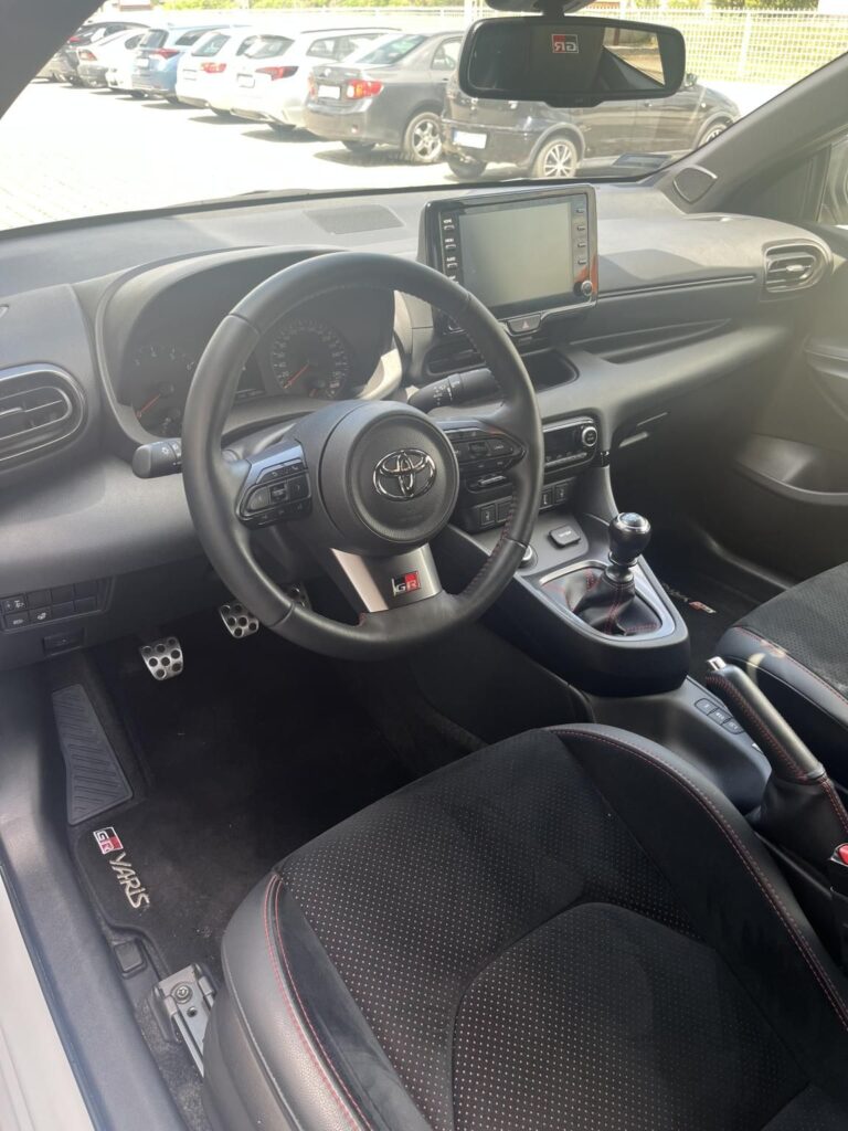 YARIS 1.6 VVT-i GR Dynamic 4WD + Sport csomag