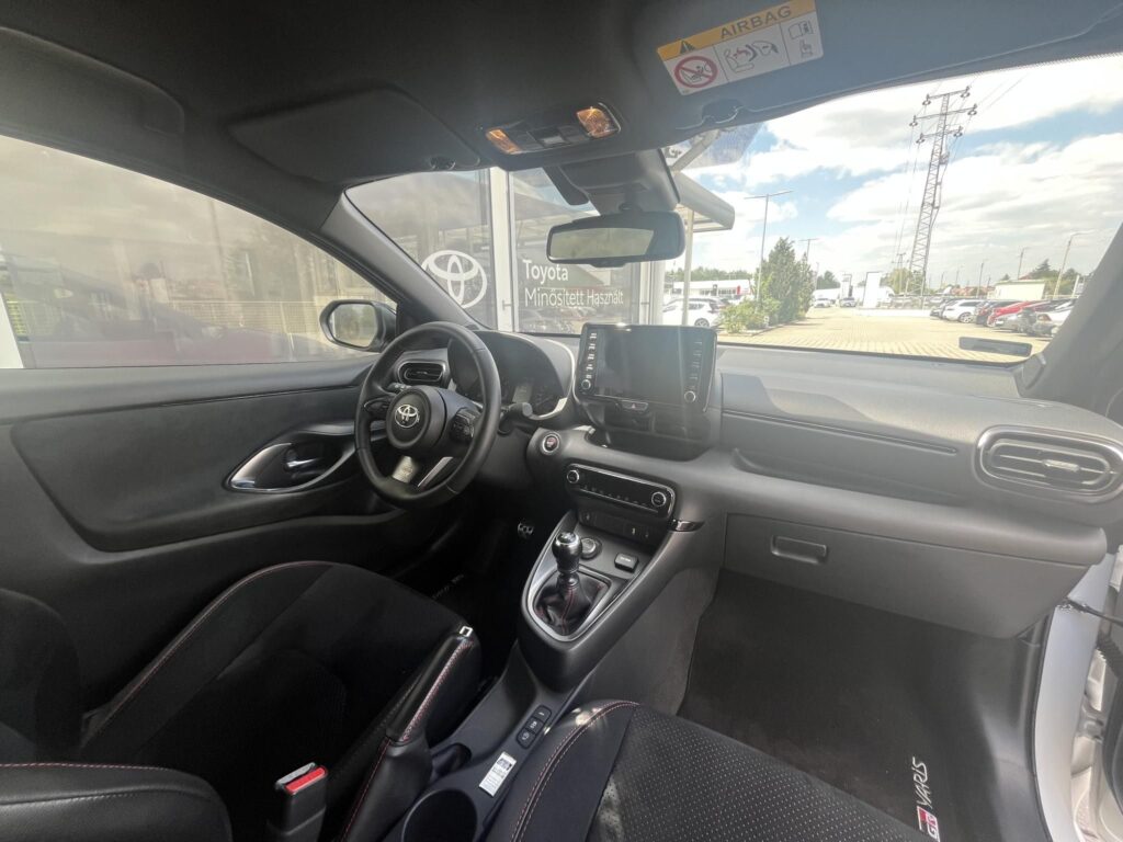 YARIS 1.6 VVT-i GR Dynamic 4WD + Sport csomag