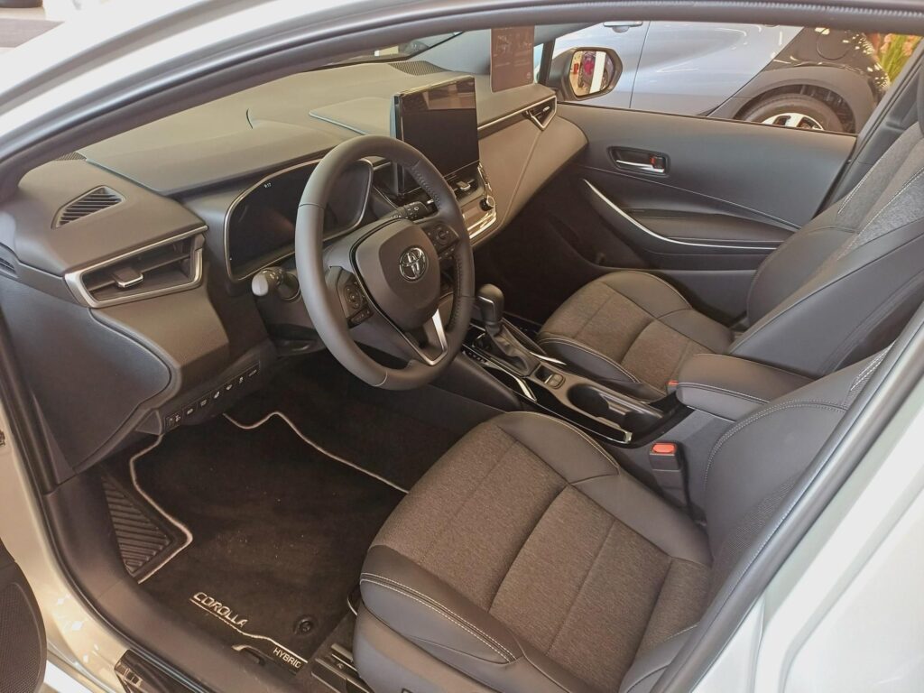 COROLLA 1.8 Hybrid Style e-CVT Rendelhető