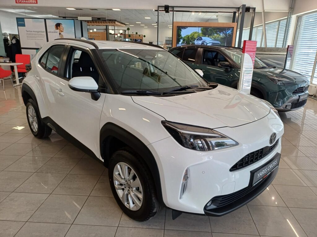 YARIS CROSS 1.5 Hybrid Comfort e-CVT készletről!