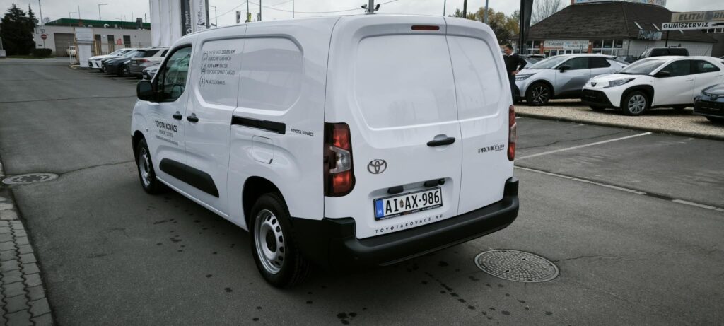 PROACE City 1.5 D Active Smart Cargo Multimedia L2H1