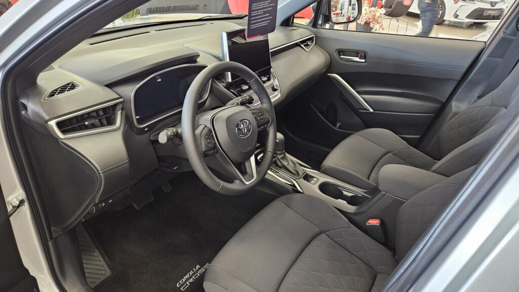 COROLLA CROSS 1.8 Hybrid Style+Tech e-CVT Készletről. akár 6.9% THM finanszírozással