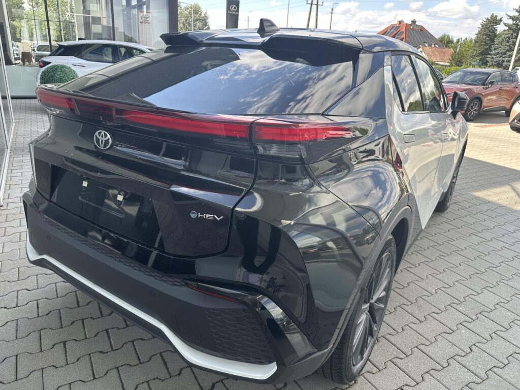 C-HR 2.0 Hybrid Tokyo Edition e-CVT készletről vihető