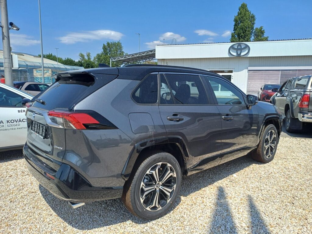 RAV 4 Rav4 2.5 PHEV Selection AWD e-CVT Plug in Hybrid készletről!