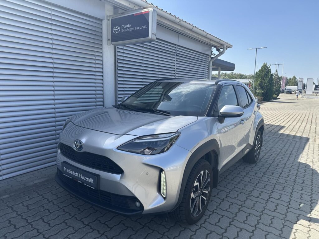 YARIS CROSS 1.5 Hybrid Comfort Style Tech e-CVT Magyarországi. vezetett szervízkönyv