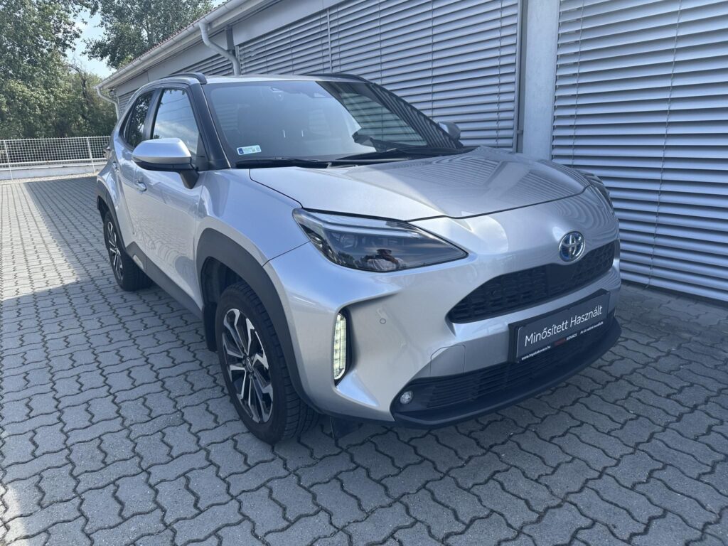 YARIS CROSS 1.5 Hybrid Comfort Style Tech e-CVT Magyarországi. vezetett szervízkönyv