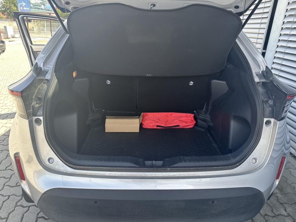 YARIS CROSS 1.5 Hybrid Comfort Style Tech e-CVT Magyarországi. vezetett szervízkönyv