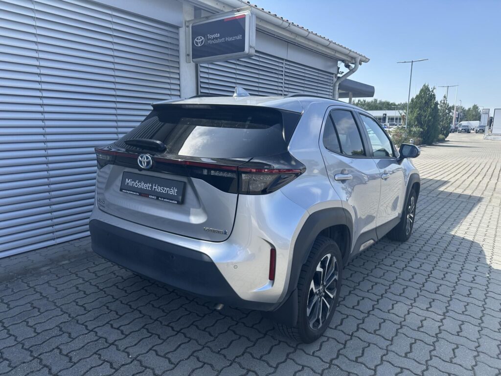 YARIS CROSS 1.5 Hybrid Comfort Style Tech e-CVT Magyarországi. vezetett szervízkönyv