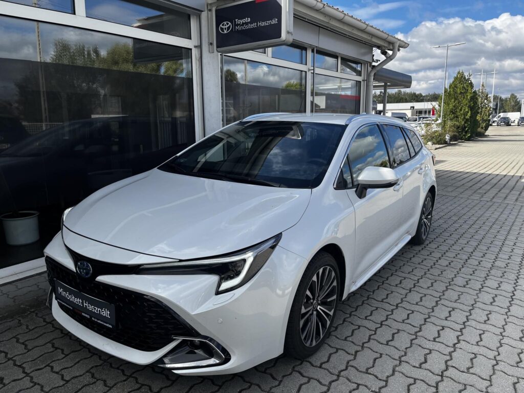 COROLLA Touring Sports 1.8 Hybrid Style e-CVT 4 db használt téligumival
