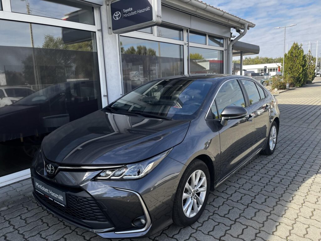 COROLLA Sedan 1.5 Comfort Tech CVT 4 db téligumival