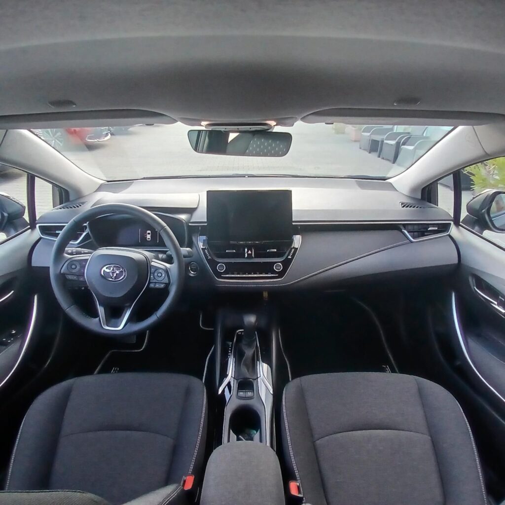 COROLLA Sedan 1.8 Hybrid Comfort Tech e-CVT akár 0% THM lízingre