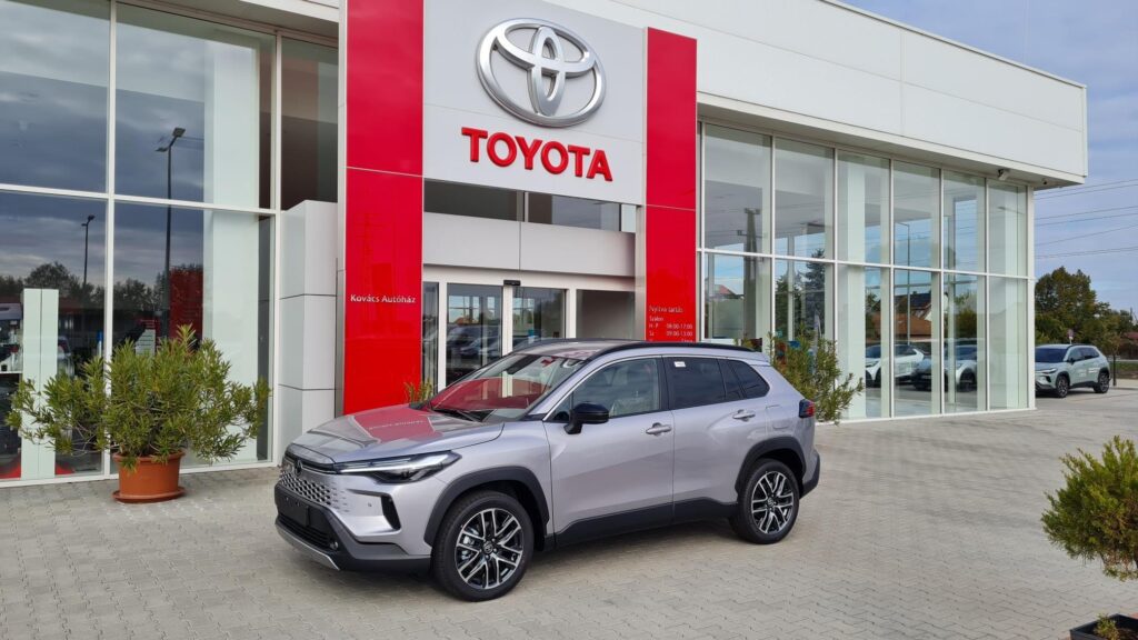 COROLLA CROSS 2.0 Hybrid Style e-CVT Faceliftes készletről azonnal elérhető akciós lízingre is