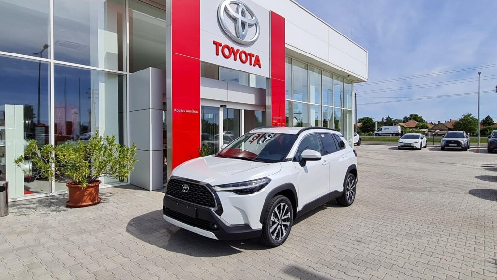 COROLLA CROSS 1.8 Hybrid Style+Tech e-CVT Készletről megvásárolható akár akciós Easy finanszírozással. részletekről érdekl