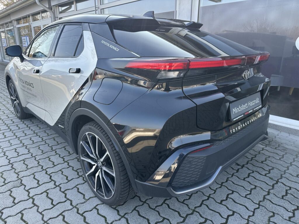 C-HR 2.0 Hybrid GR Sport Tech Premier Edition AWD e-CVT Minősített használtautó garanciával és 4 db téli gumival!