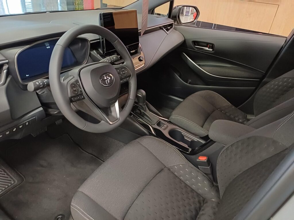 COROLLA CROSS 2.0 Hybrid Style e-CVT új modell készletről!