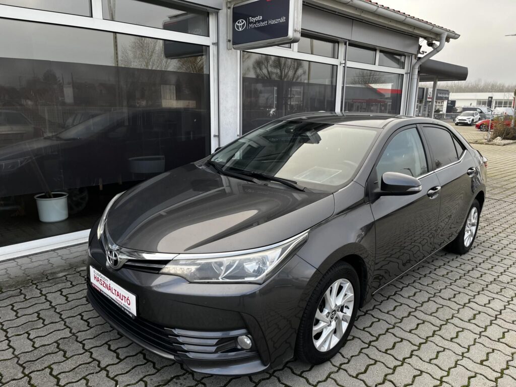 COROLLA Sedan 1.6 Active Trend+ vezetett Magyarországiszervízkönyvvel