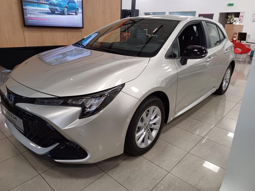 COROLLA 1.8 Hybrid Comfort Tech e-CVT Hatchback készletről!
