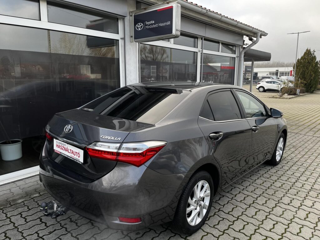 COROLLA Sedan 1.6 Active Trend+ vezetett Magyarországiszervízkönyvvel