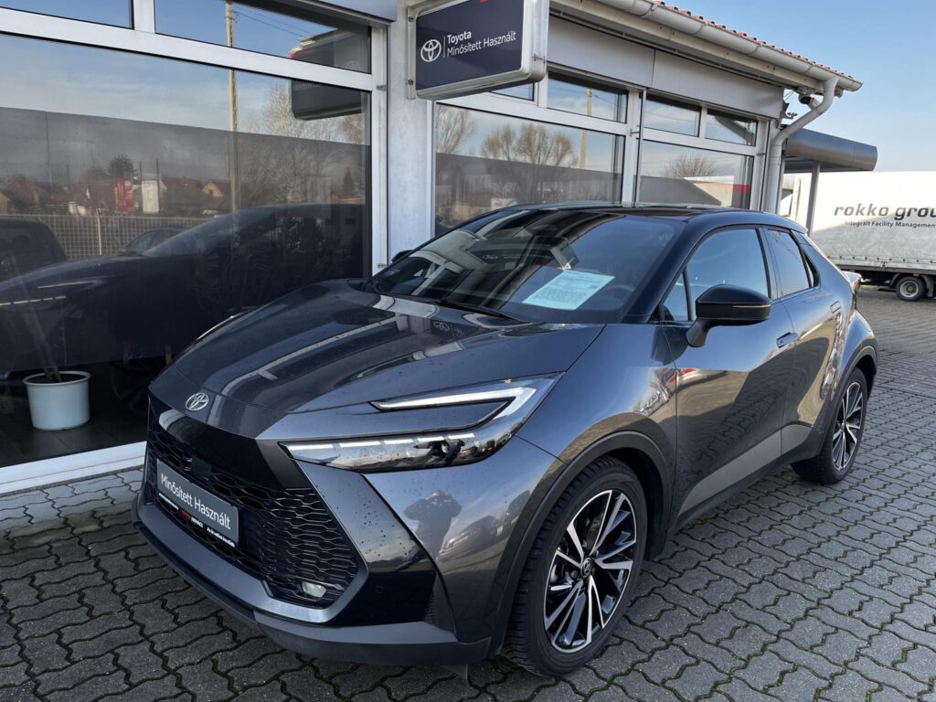 C-HR 1.8 Hybrid Executive e-CVT Minősített használtautó garanciával és 4 db téli gumival!