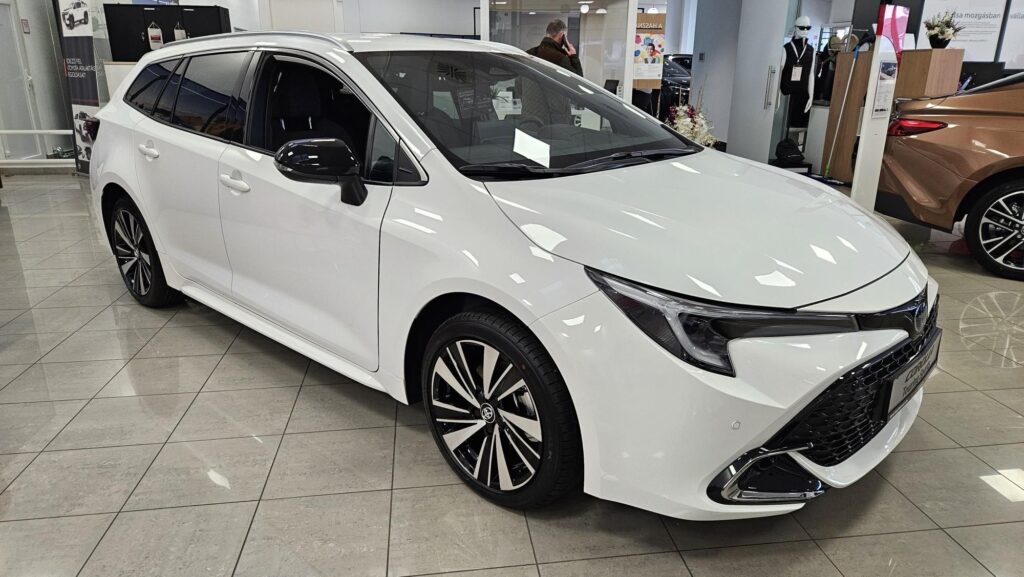 COROLLA Touring Sports 2.0 Hybrid Style e-CVT +Ajándék téli szereltkerék garnitúra