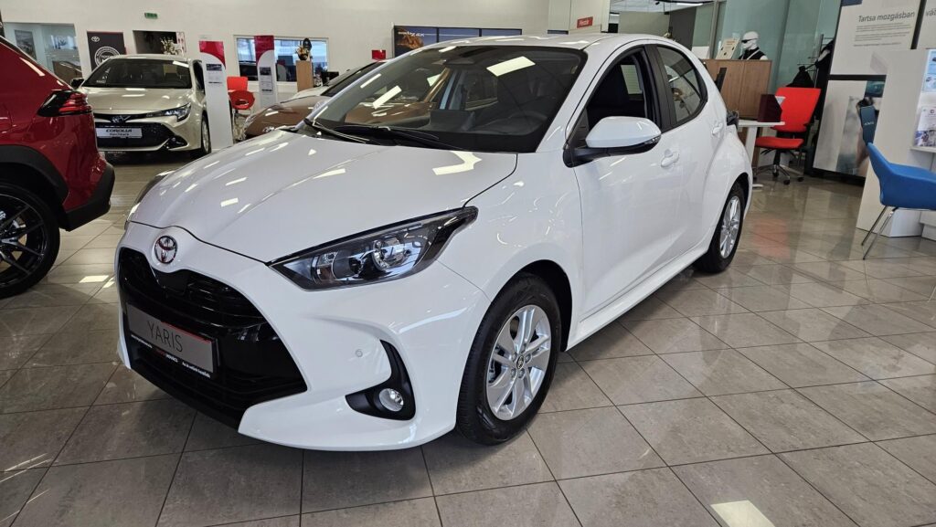 YARIS 1.5 Hybrid Comfort Business e-CVT +Ajándék téli szereltkerék garnitúra