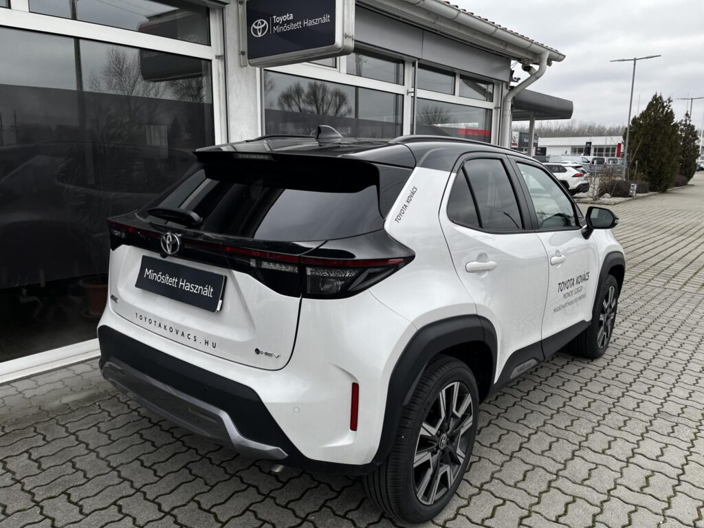 YARIS CROSS 1.5 Hybrid Executive bi-tone e-CVT Minősített használt garanciával!