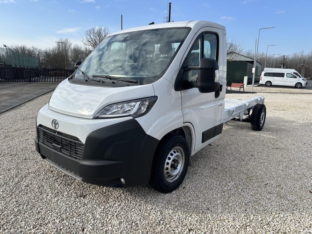 PROACE Max 2.2 D-4D L4 3.5 t Active Multimedia AT8