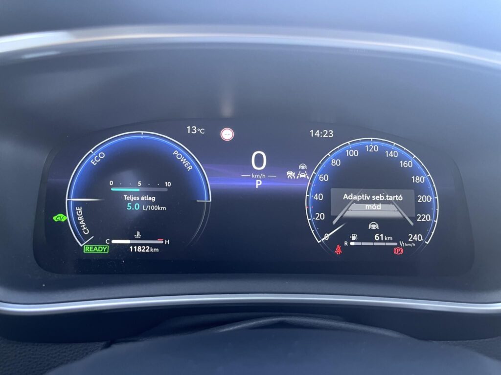 COROLLA 1.8 Hybrid Comfort Tech e-CVT Téligumi szettel. Gyári Garanciával