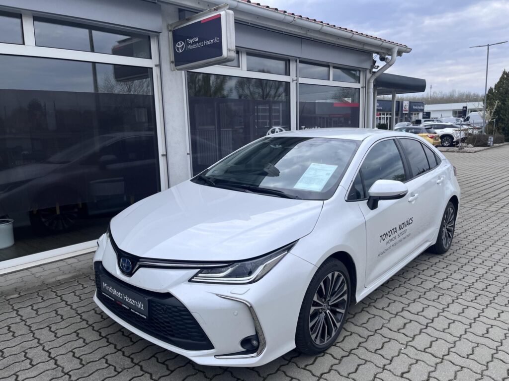 COROLLA 1.8 Hybrid Style e-CVT Minősített használtautó garanciával és 4 db téli gumival!