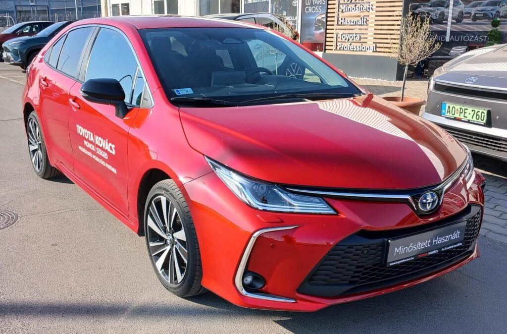 COROLLA Sedan 1.8 Hybrid Style e-CVT GARANCIÁLIS!