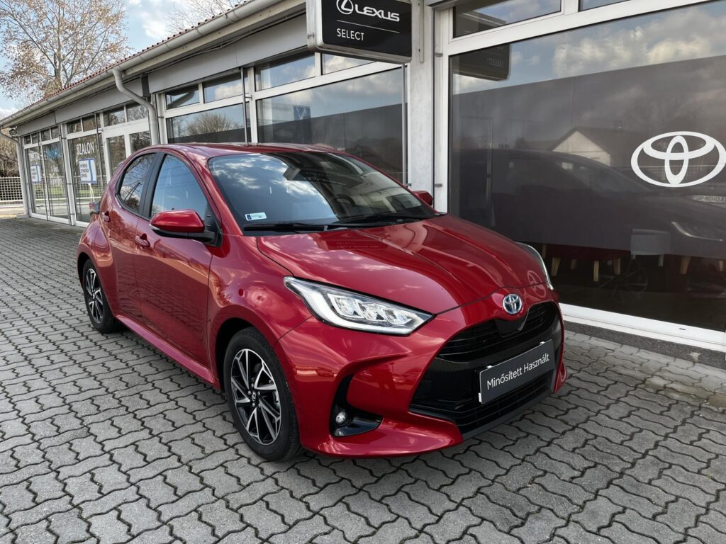 YARIS 1.5 Hybrid Comfort Style Tech e-CVT Vezetett szervízkönyv magyarországi Minősített Használt Garanciával