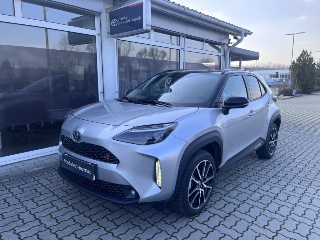YARIS CROSS 1.5 Hybrid GR Sport e-CVT Minősített használtautó garanciával és 4 db téli gumival!
