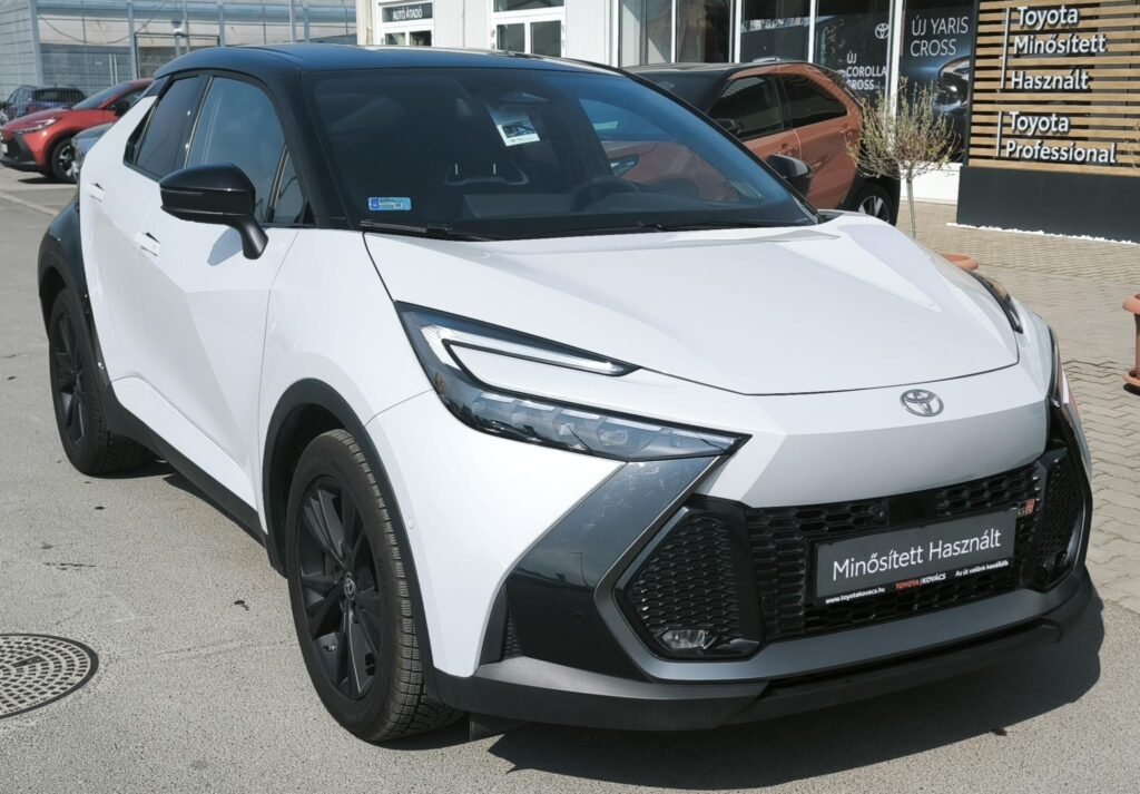 C-HR 2.0 Hybrid GR Sport Tech Premier Edition AWD e-CVT 2 ÉV GARANCIÁVAL! ÁFÁS! Téli kerék garnitúrával!