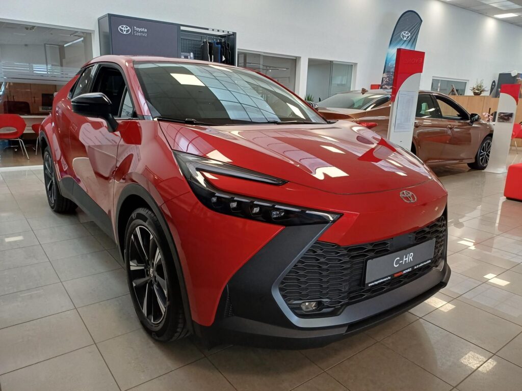C-HR 1.8 Hybrid Style e-CVT Készletről azonnal