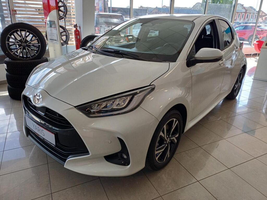 YARIS 1.5 Hybrid Style e-CVT Készletről azonnal