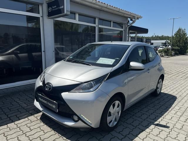 AYGO 1.0 x-play+touch x-shift (Automata) magyarországi vezetett szervízkönyv! Minősített használt garanciával