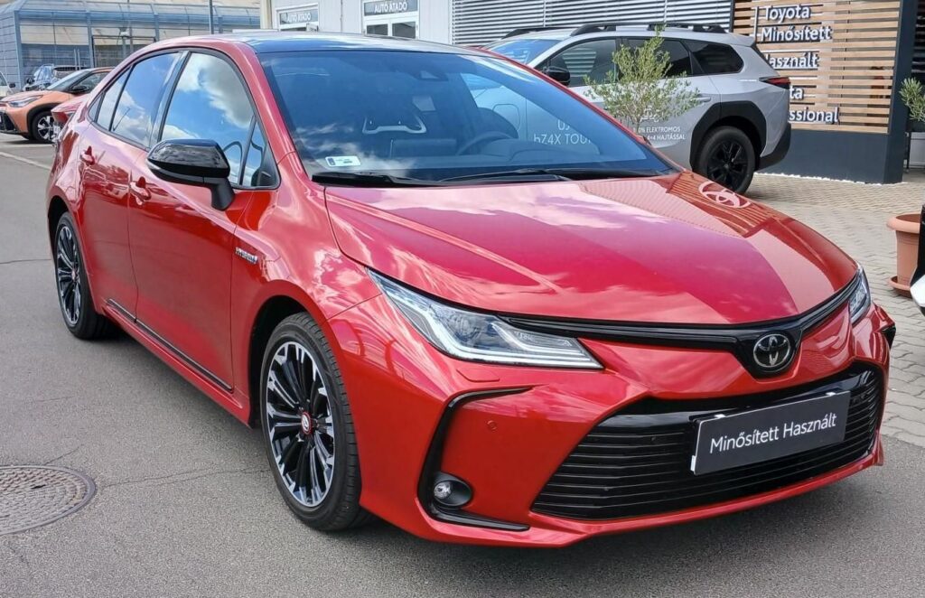 COROLLA Sedan 1.8 Hybrid GR-Sport e-CVT 2 ÉV GARANCIÁVAL!