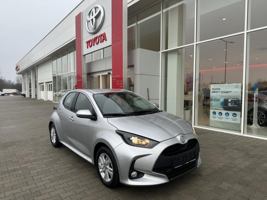 YARIS 1.5 Hybrid Comfort e-CVT Ajádnék téli gumi szettel
