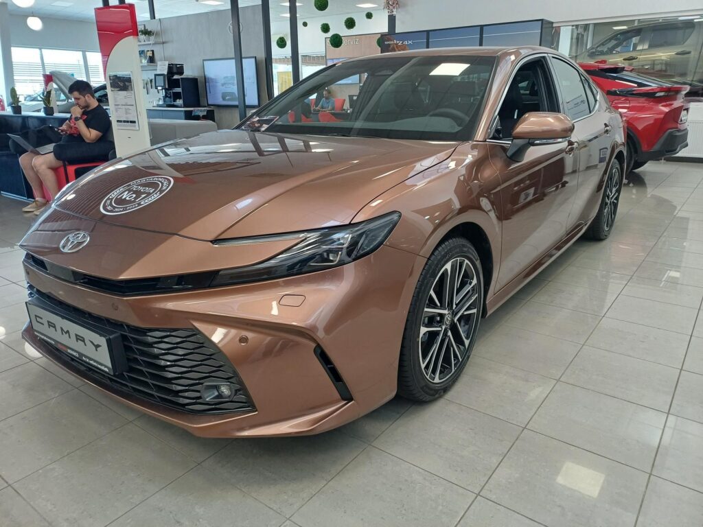 CAMRY 2.5 Hybrid Prestige e-CVT készletről azonnal!