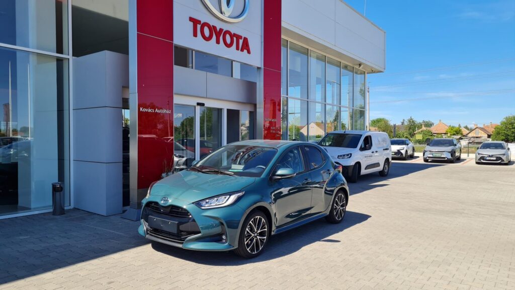 YARIS 1.5 Hybrid Style e-CVT Készletről azonnal elvihető
