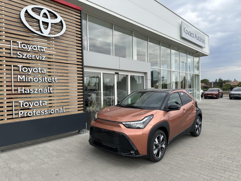 AYGO X 1.5 Hybrid Style e-CVT Smart