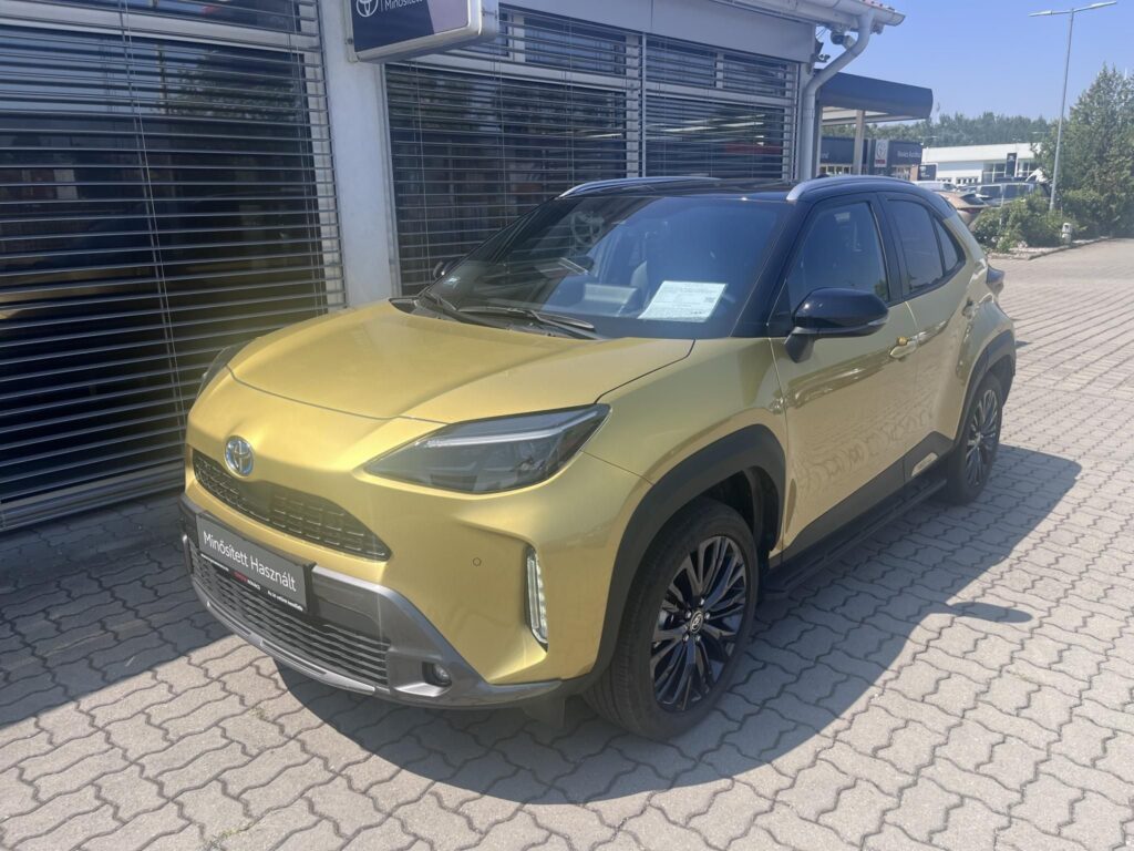 YARIS CROSS 1.5 Hybrid Adventure e-CVT magyarországi vezetett szervízkönyv! Minősített Használtautó Garanciával