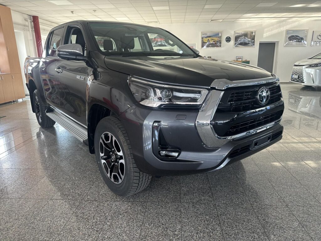 HILUX 2.8 D-4D MHEV 4×4 Double Executive (Automata) vonóhoroggal